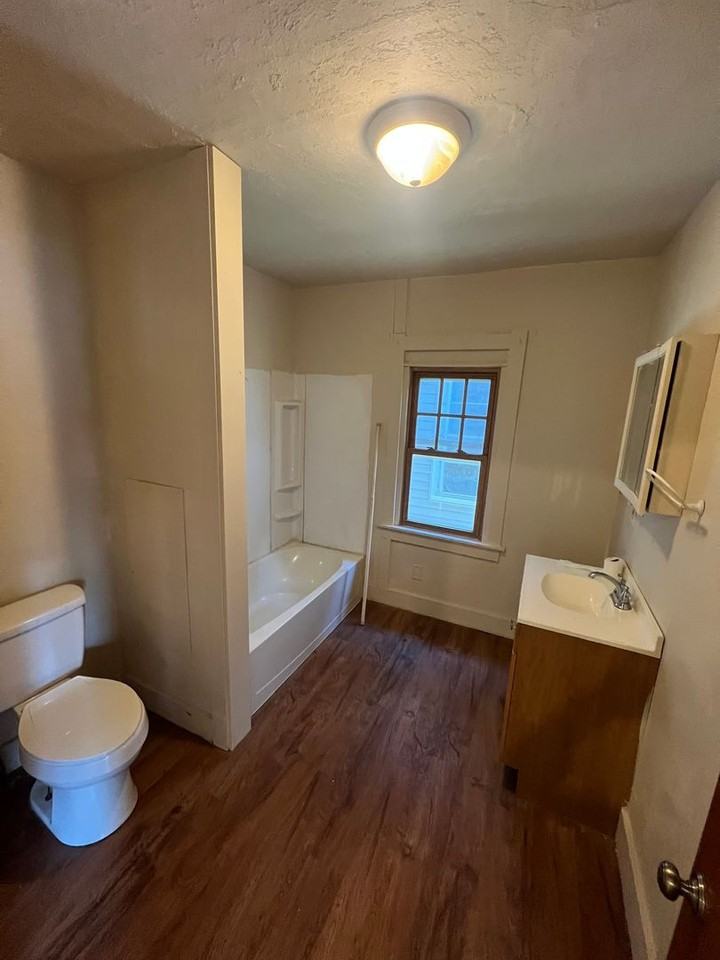 602 Conant Ave - Photo 2 of 5