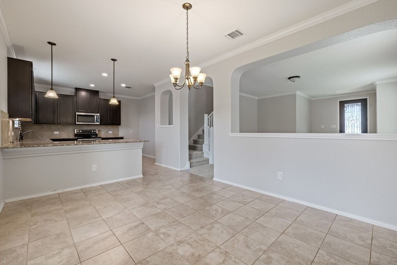 317 Tordesillas Dr - Photo 6 of 18