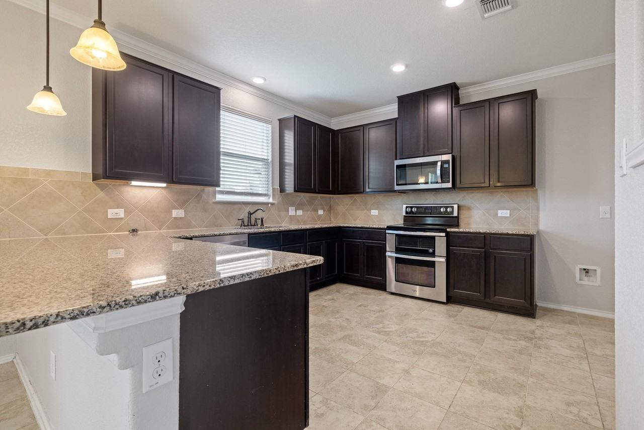 317 Tordesillas Dr - Photo 7 of 18