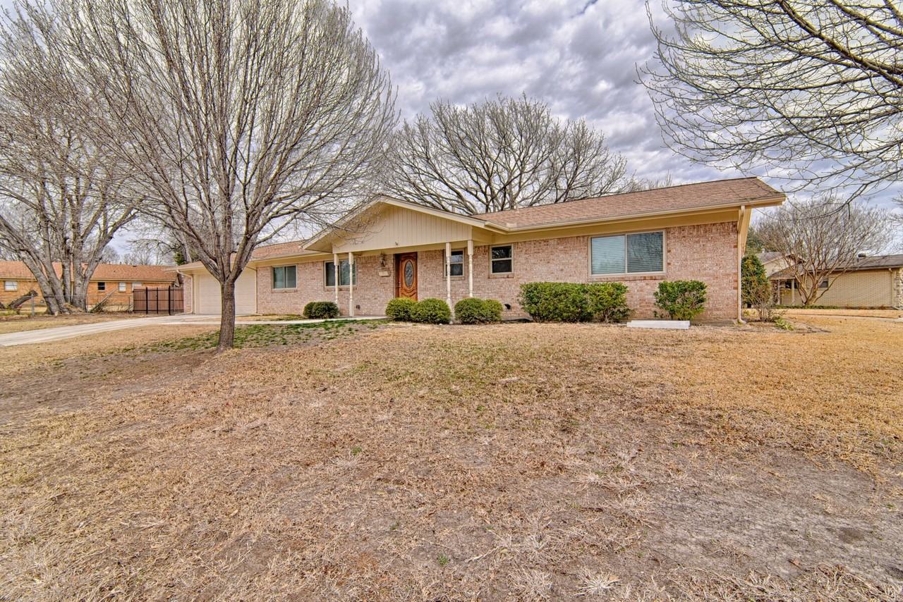 7233 Overhill Rd - Photo 4 of 30