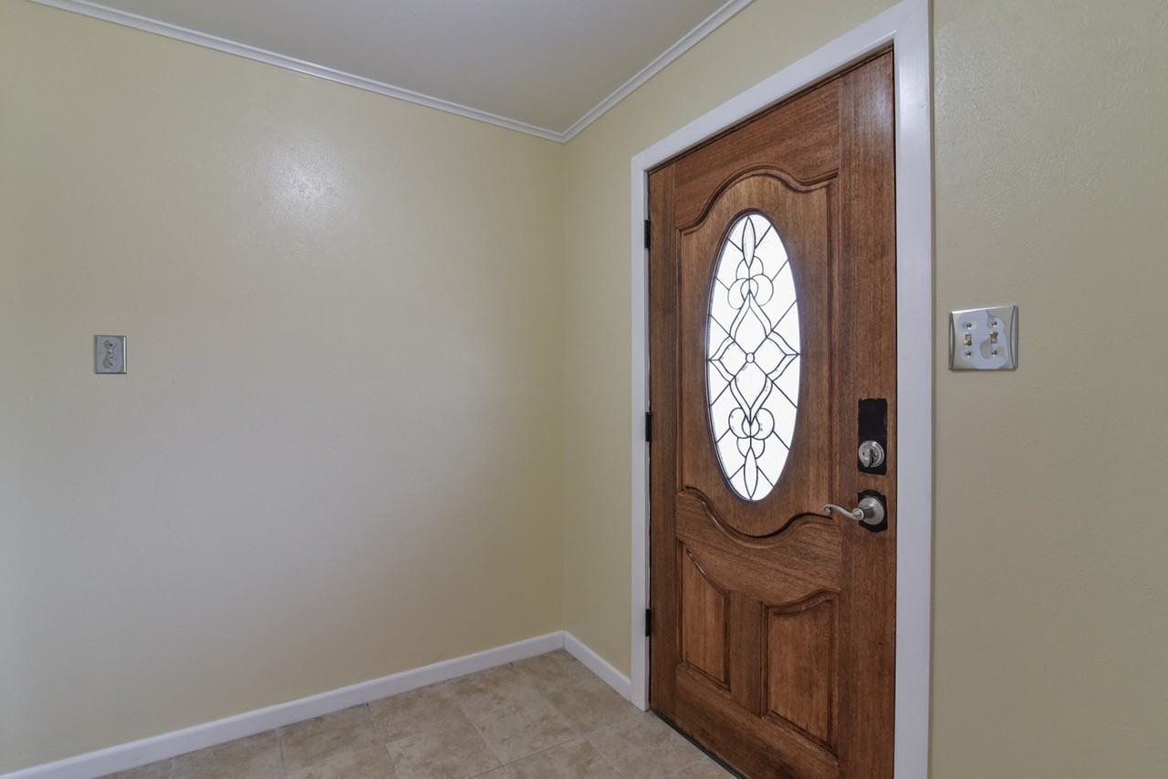7233 Overhill Rd - Photo 5 of 30