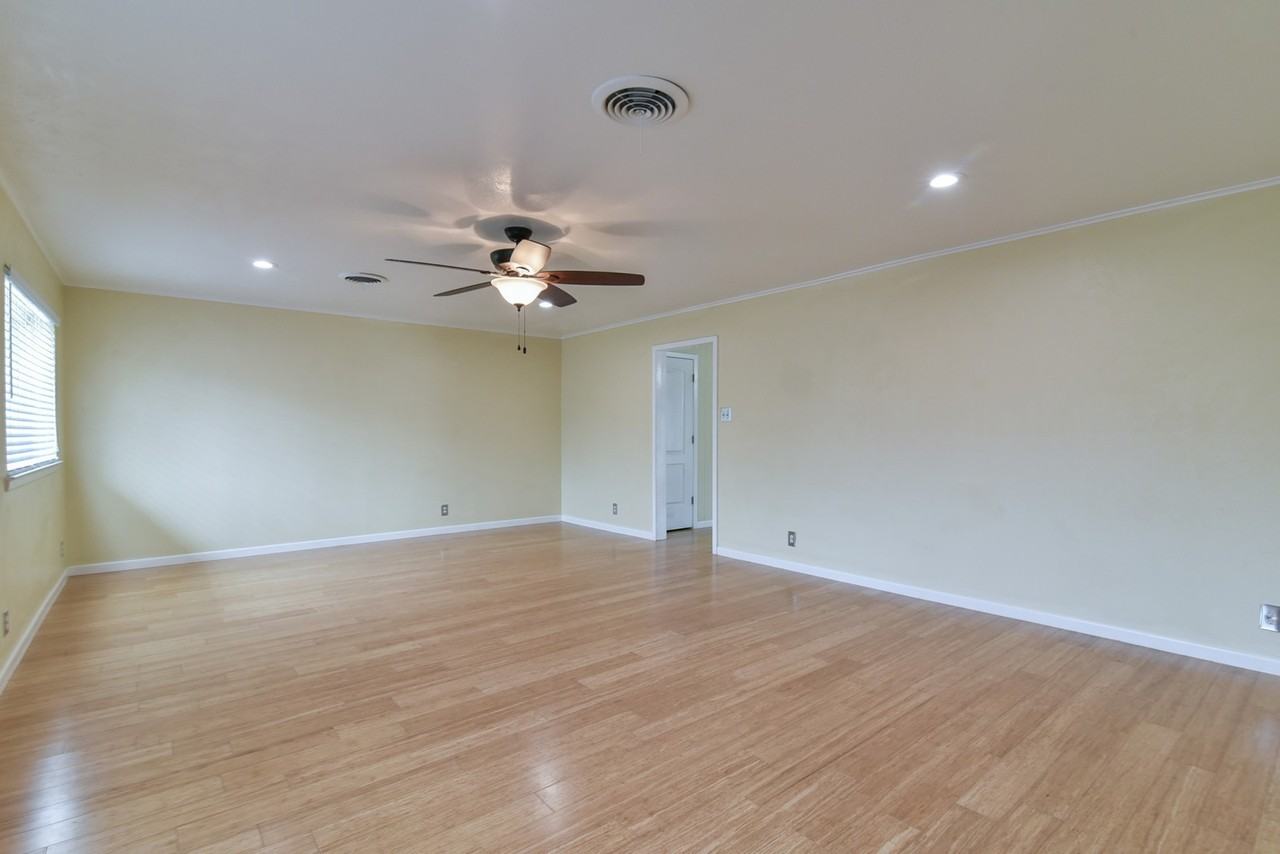 7233 Overhill Rd - Photo 6 of 30