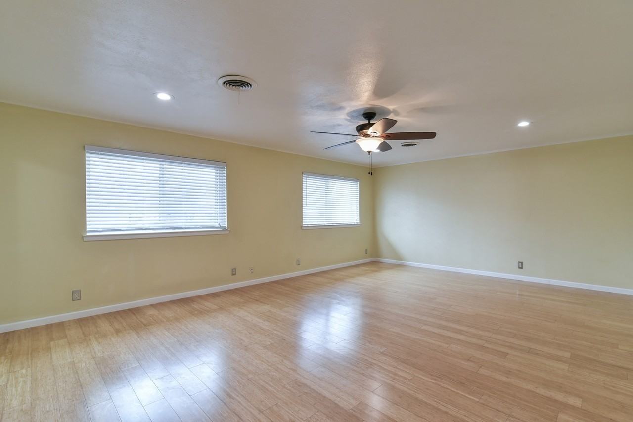 7233 Overhill Rd - Photo 7 of 30