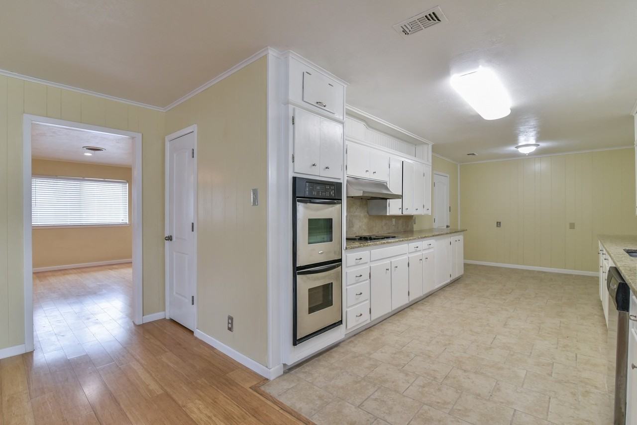 7233 Overhill Rd - Photo 6 of 30