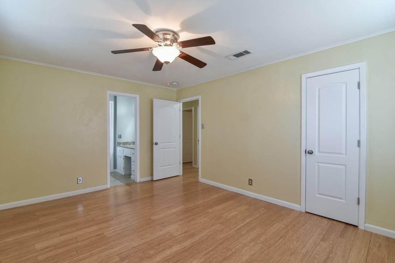 7233 Overhill Rd - Photo 4 of 30