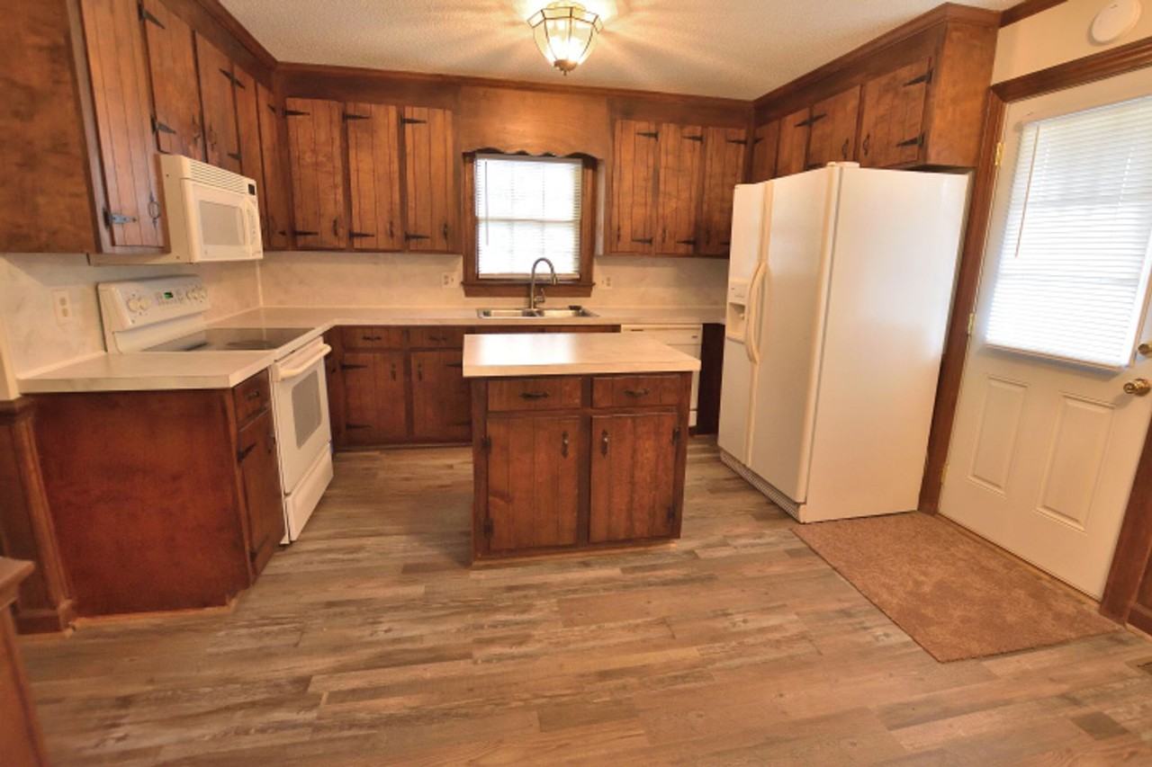 1132 Niblick Dr - Photo 3 of 17