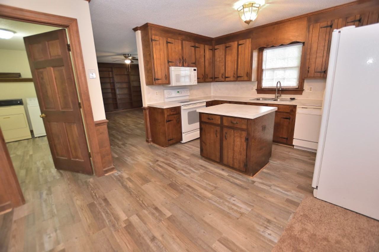 1132 Niblick Dr - Photo 4 of 17