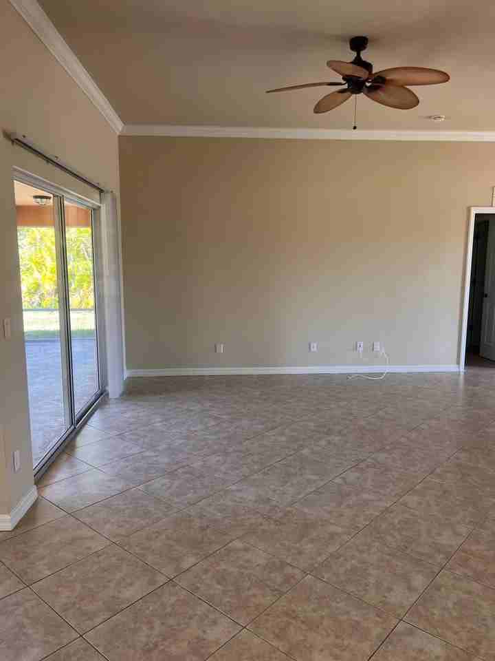 3614 Se Santa Barbara Pl - Photo 3 of 8