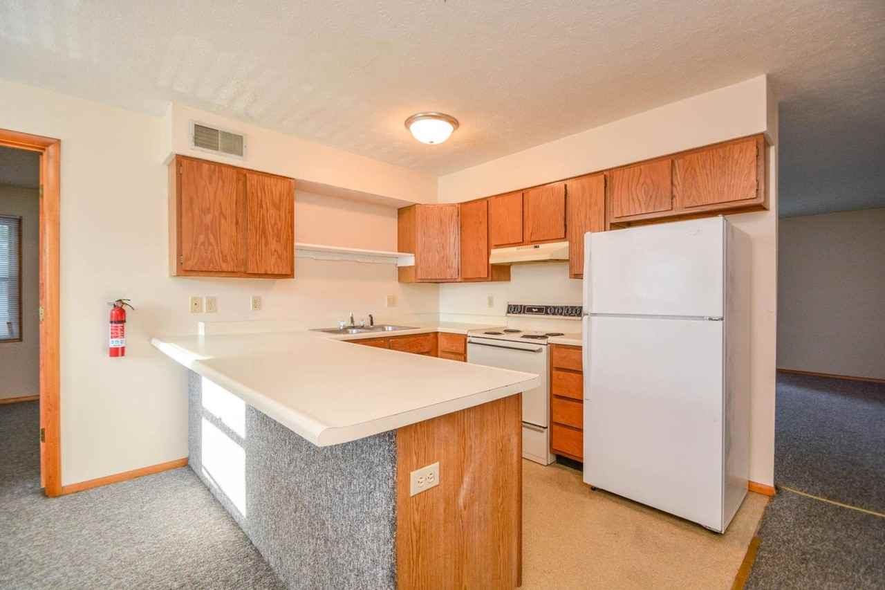 523 E Smith Ave - Photo 4 of 9