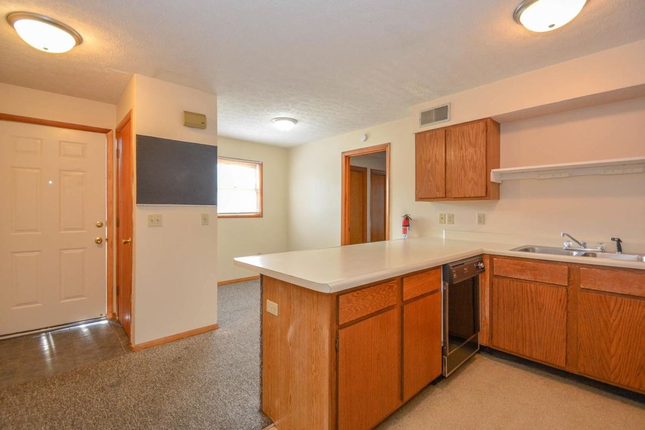 523 E Smith Ave - Photo 5 of 9