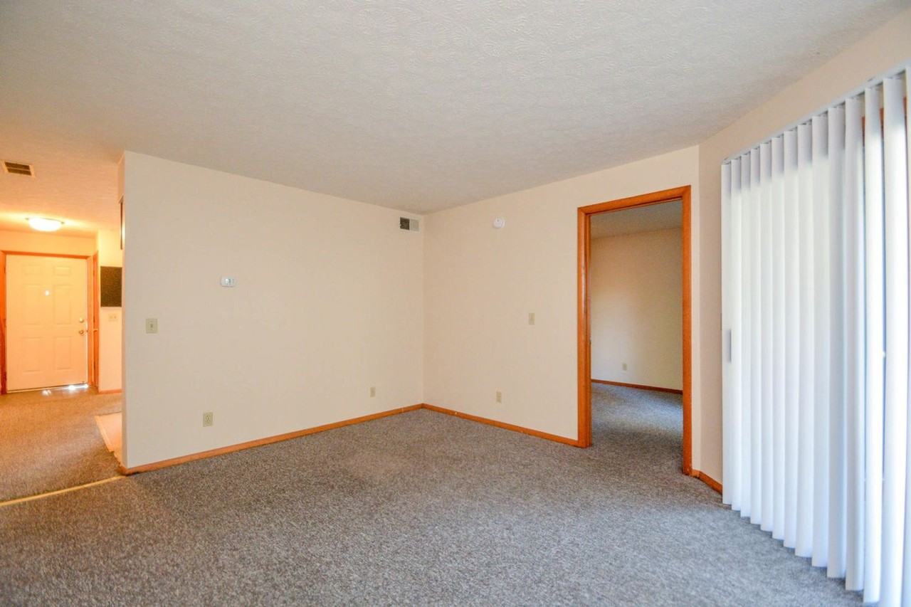 523 E Smith Ave - Photo 7 of 9