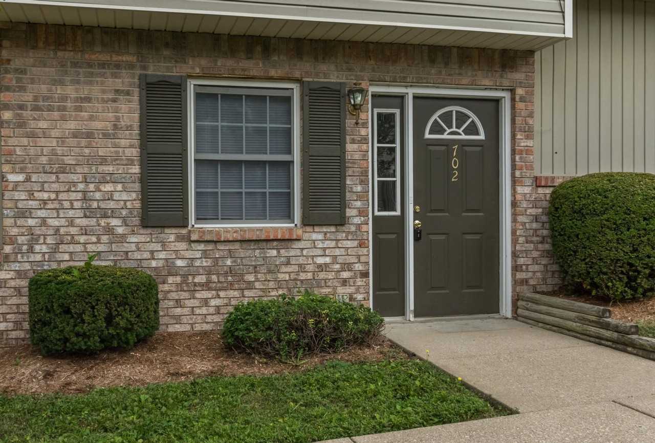 702 E Sherwood Hills Dr - Photo 2 of 12