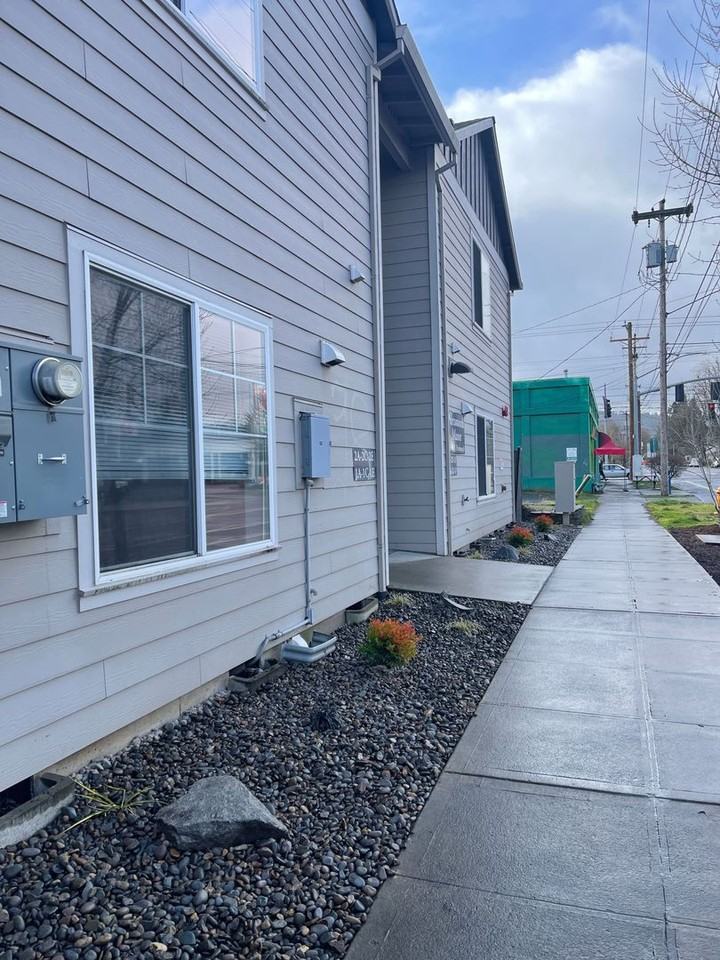 Por01 - Portsmouth Manor - Photo 5 of 34