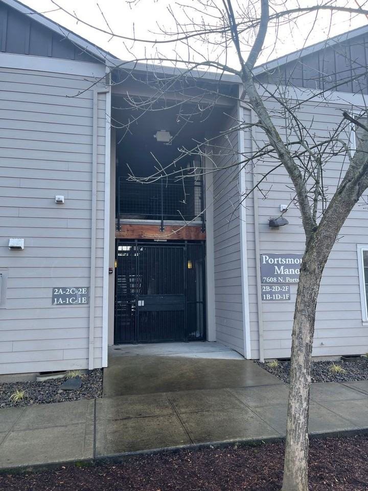 Por01 - Portsmouth Manor - Photo 6 of 34