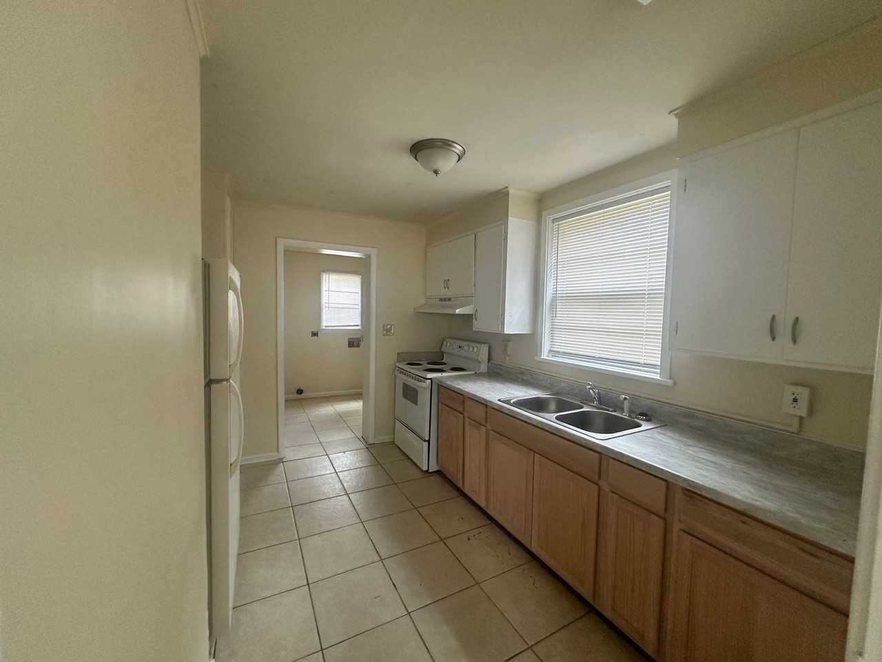 813 Poplar St - Photo 4 of 14