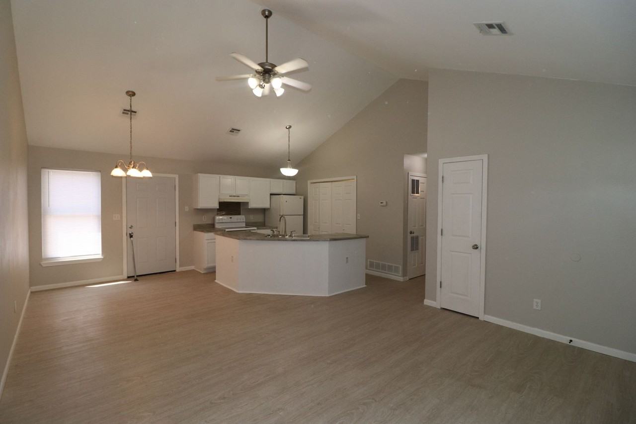 1308 N Jefferson St - Photo 3 of 19