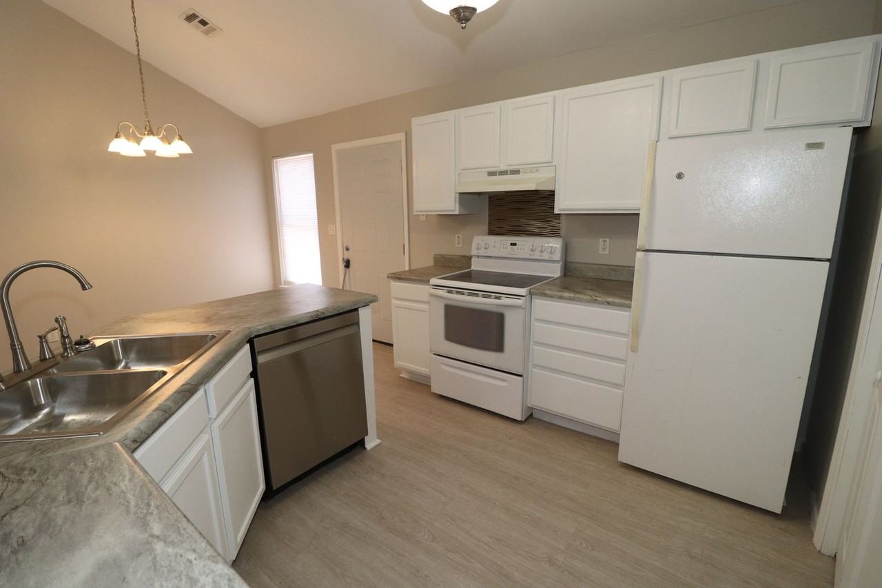 1308 N Jefferson St - Photo 6 of 19