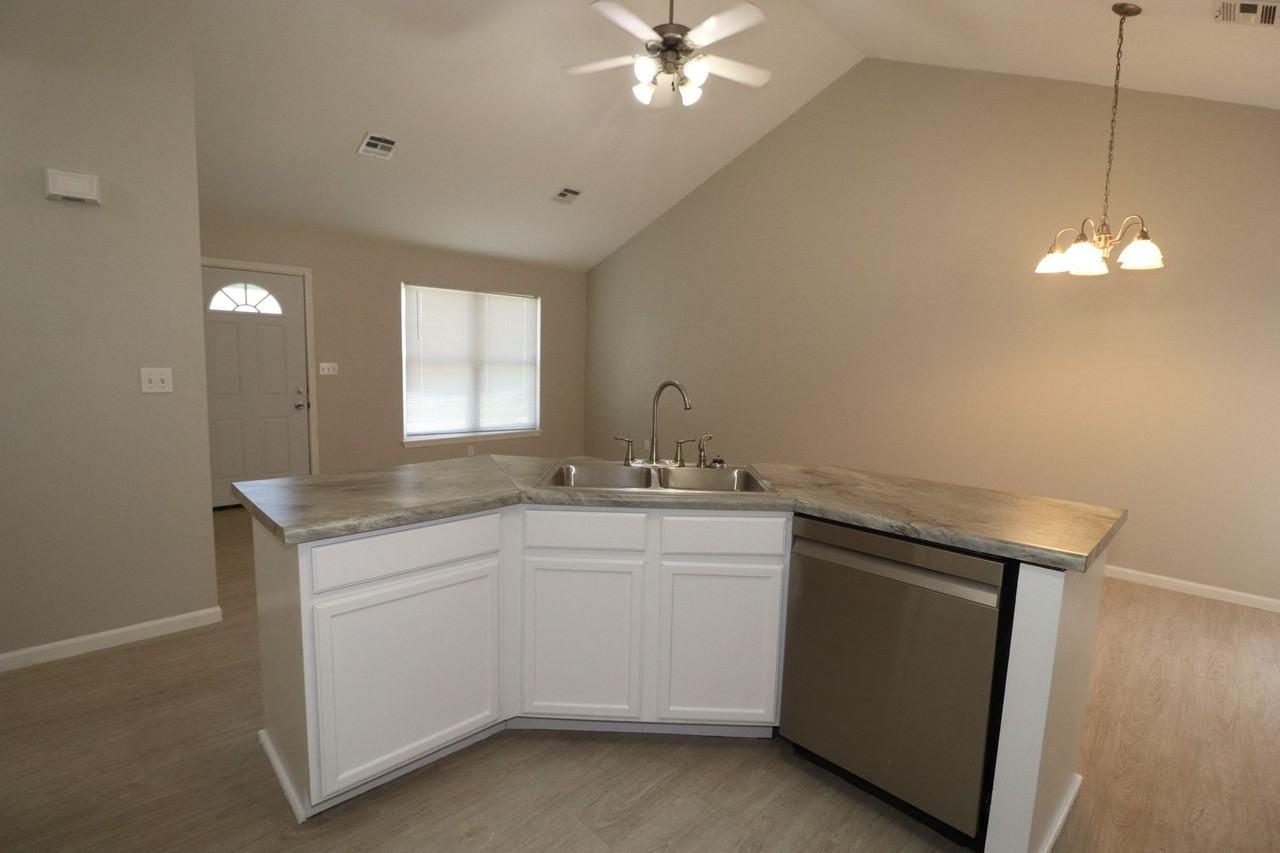 1308 N Jefferson St - Photo 7 of 19