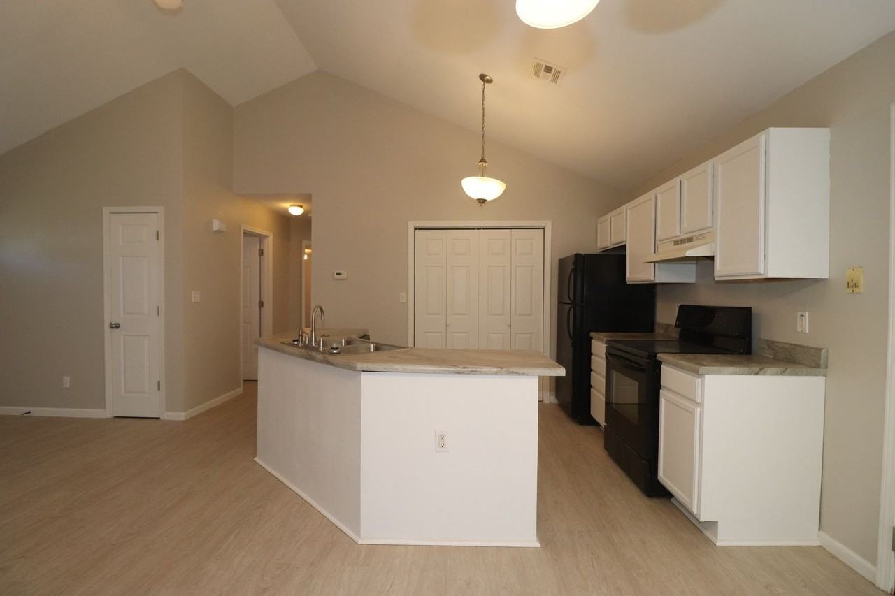 1304 N Jefferson St - Photo 4 of 14