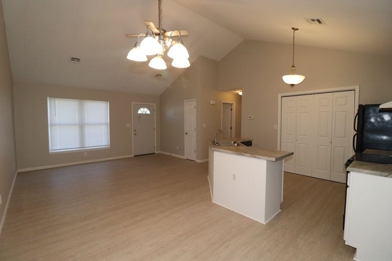 1304 N Jefferson St - Photo 5 of 14