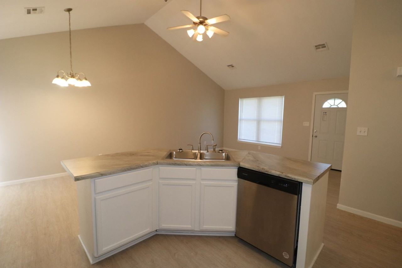 1304 N Jefferson St - Photo 6 of 14