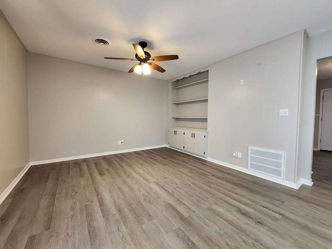 273 Meadow Ave - Photo 3 of 33