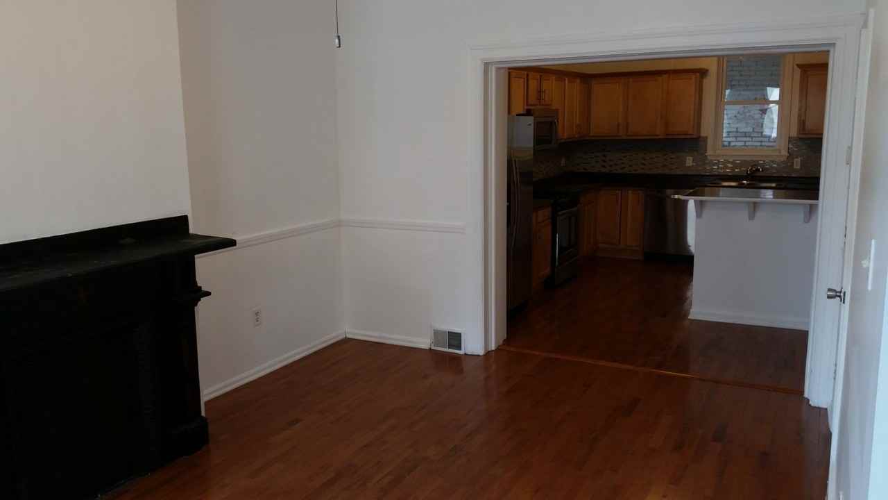 1006 Sarah St - Photo 2 of 20