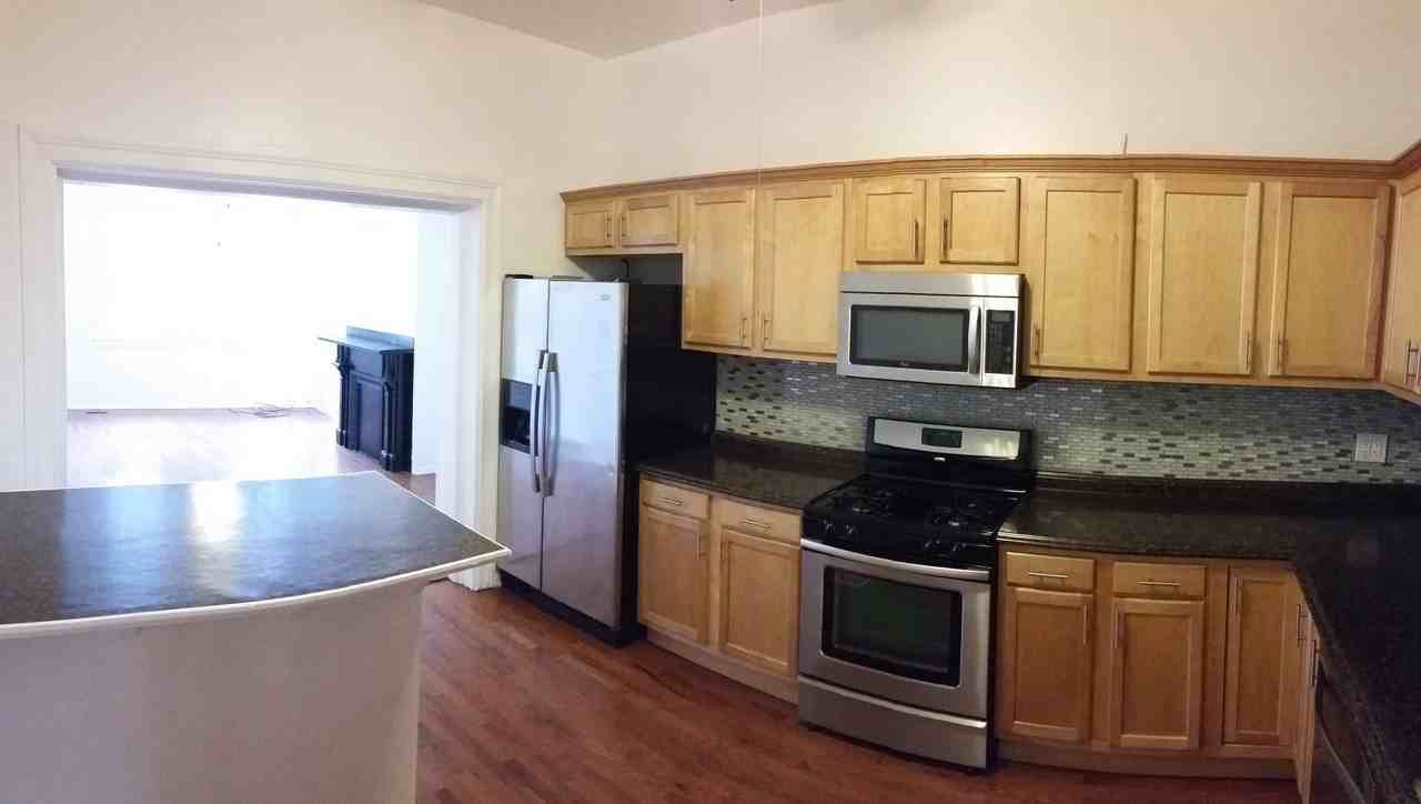 1006 Sarah St - Photo 5 of 20