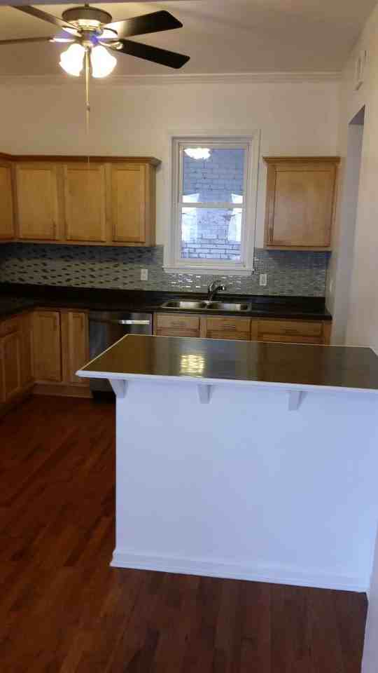 1006 Sarah St - Photo 7 of 20