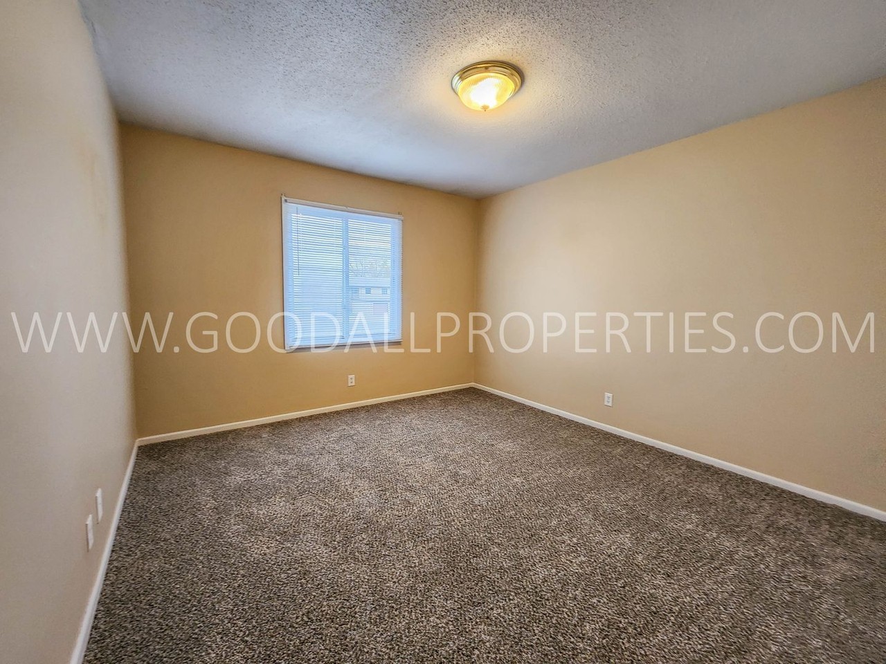 2075 Nw Hickory Ln - Photo 6 of 9