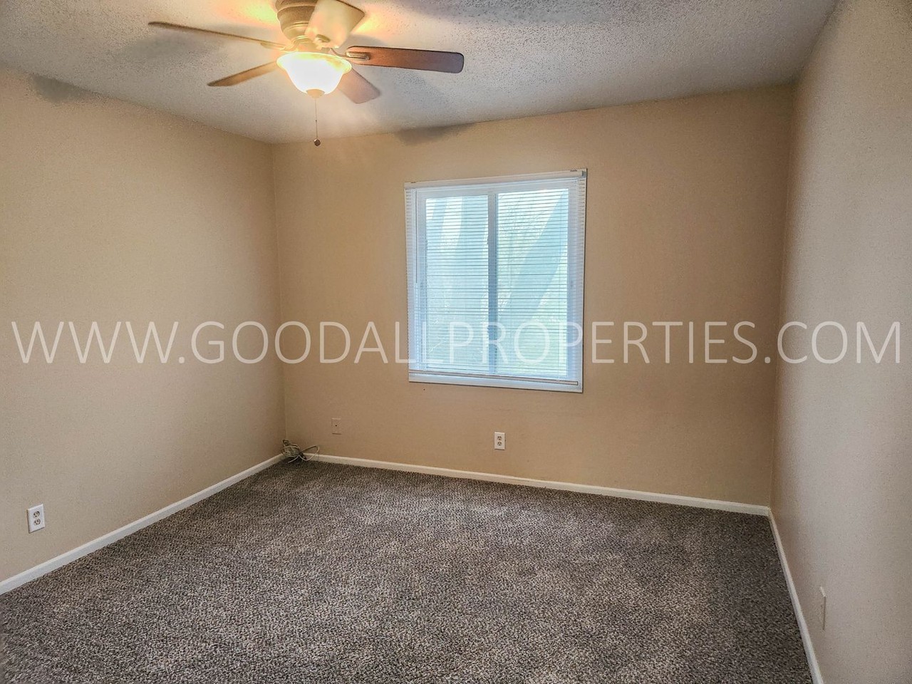 2075 Nw Hickory Ln - Photo 7 of 9