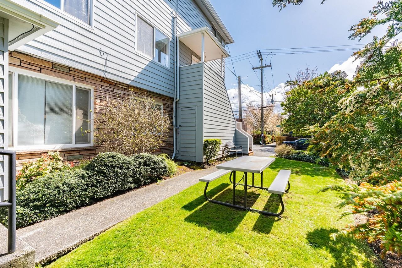 Azalea Manor - Photo 4 of 9