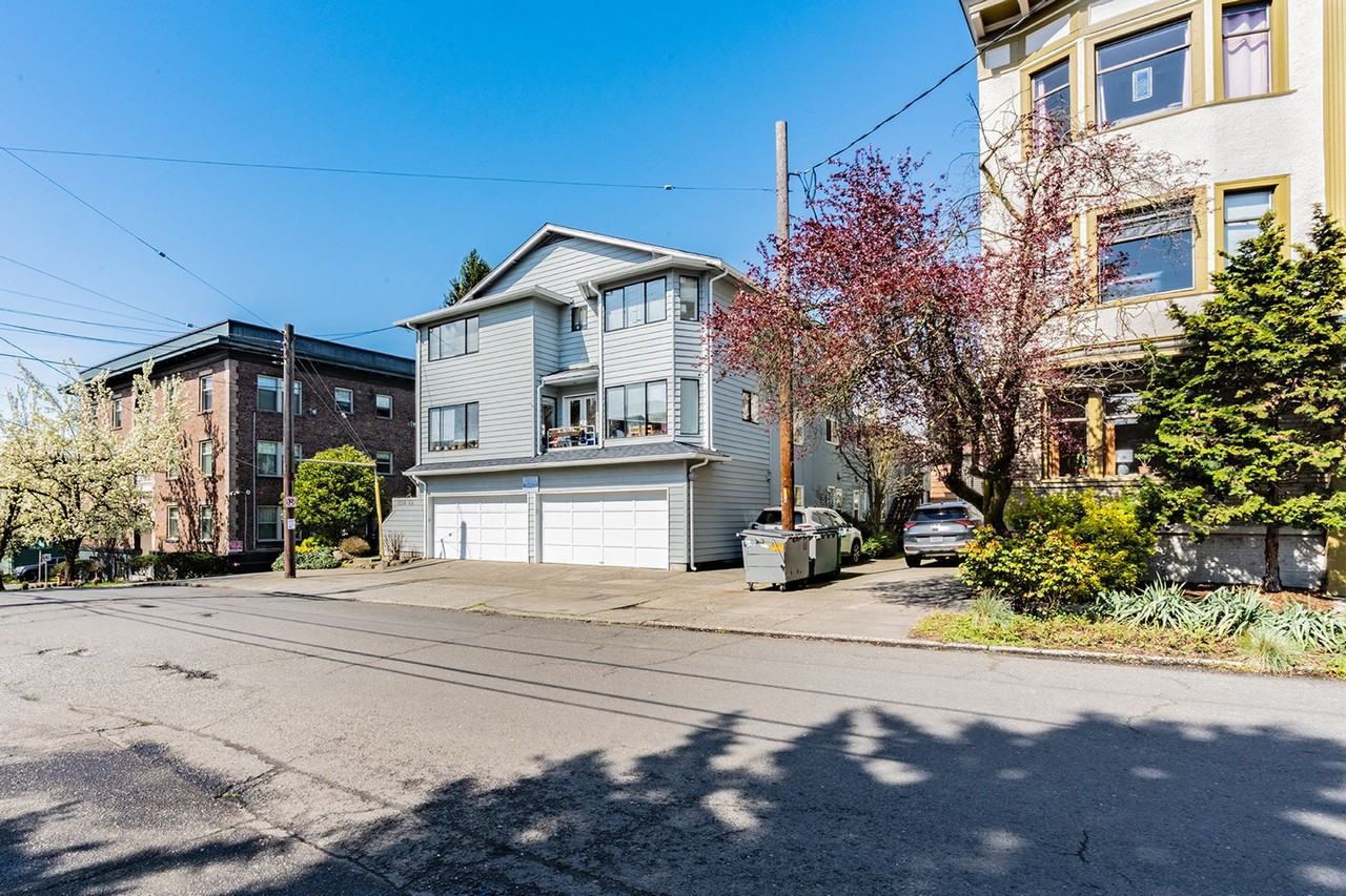 Azalea Manor - Photo 7 of 9