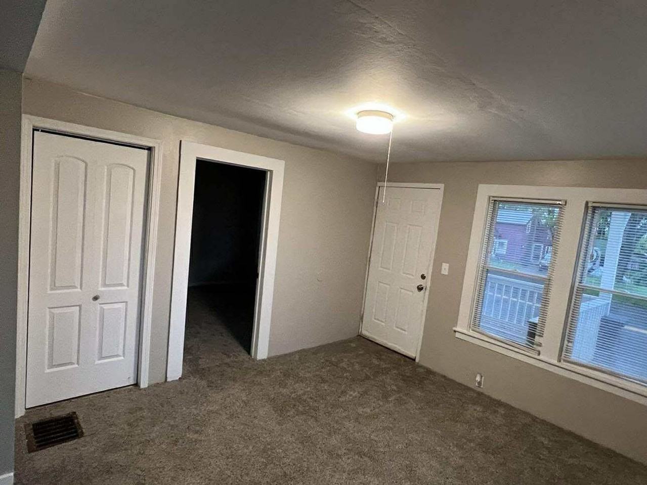 609 S Main St - Photo 2 of 17