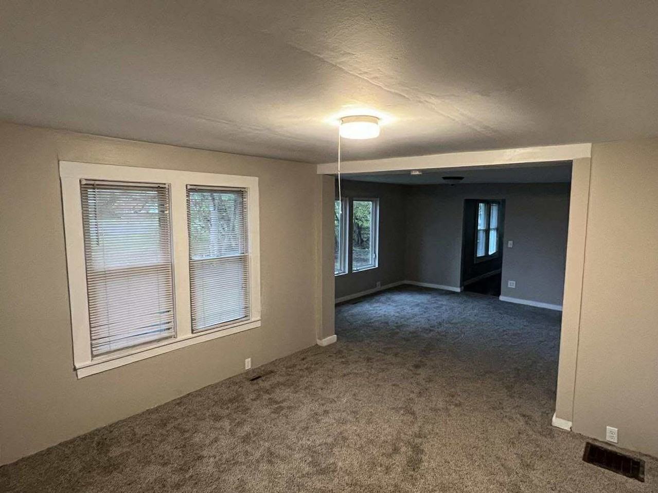 609 S Main St - Photo 3 of 17