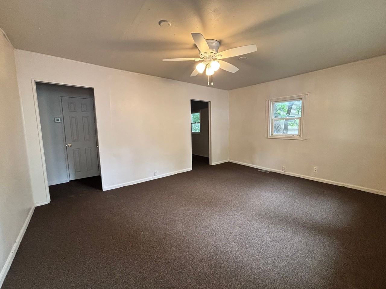 2411 2411 & 2413 Joan Place - Photo 3 of 10