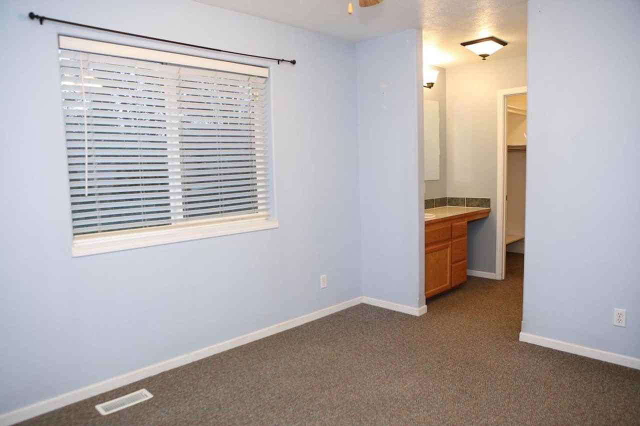 810 Highland St - Photo 6 of 25