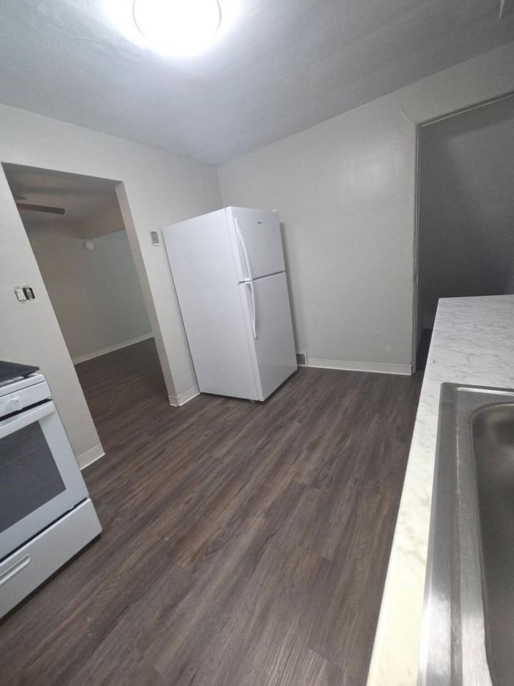 930 Sleepy Hollow Rd - Photo 4 of 11