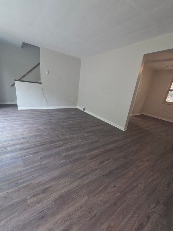 930 Sleepy Hollow Rd - Photo 5 of 11