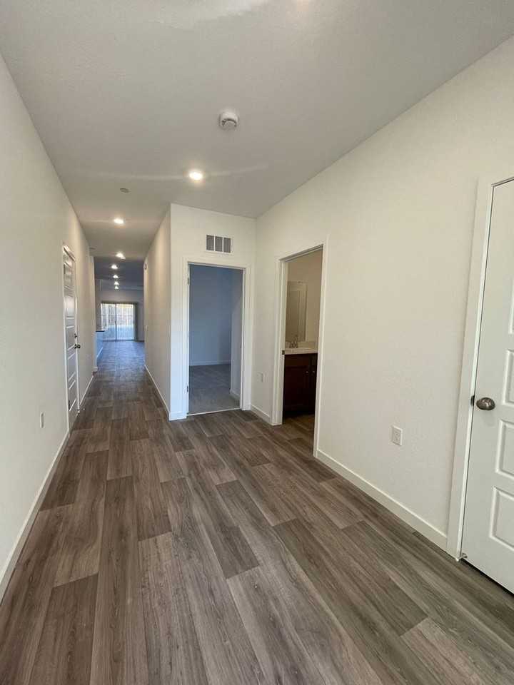 1096 Deerhorn Dr W - Photo 2 of 22