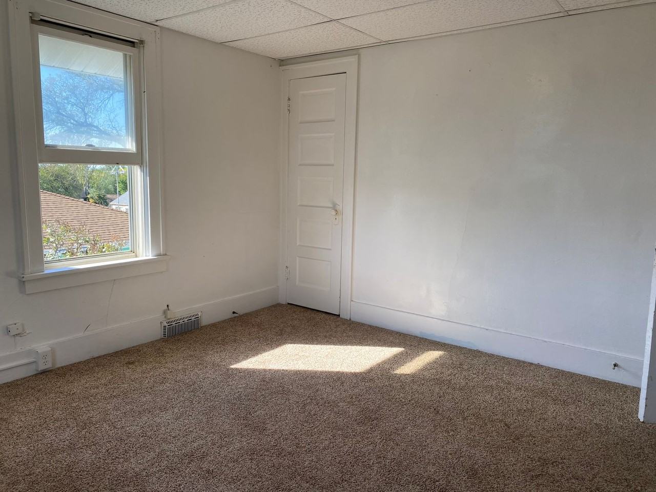 523 N 12th St - Photo 6 of 9