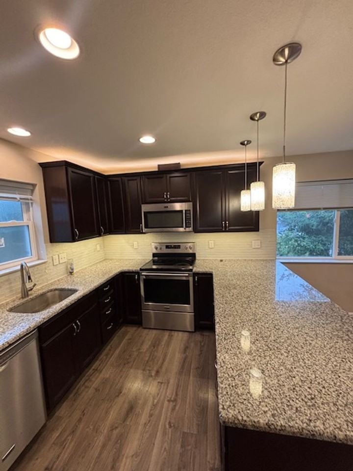 1013 S Willamette St - Photo 2 of 6