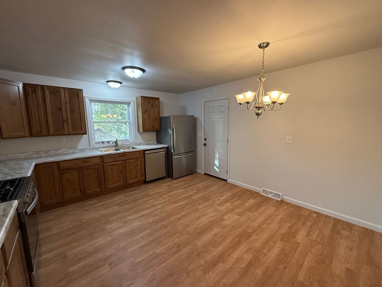 514 11th Avenue Northeast - Photo 4 of 14