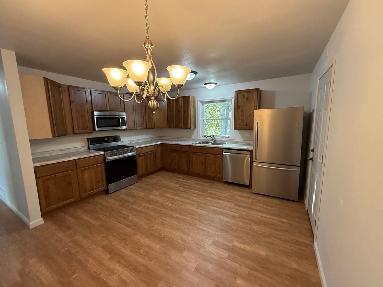 514 11th Avenue Northeast - Photo 5 of 14