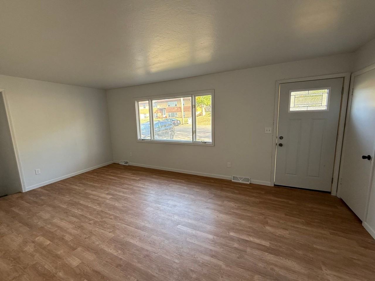 514 11th Avenue Northeast - Photo 6 of 14