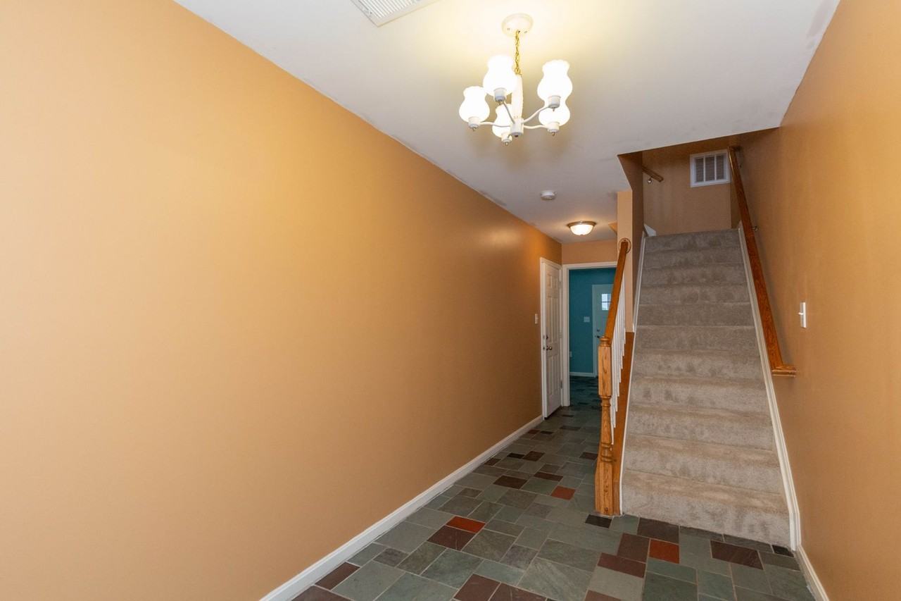 228 Morlatt Lane - Photo 3 of 38