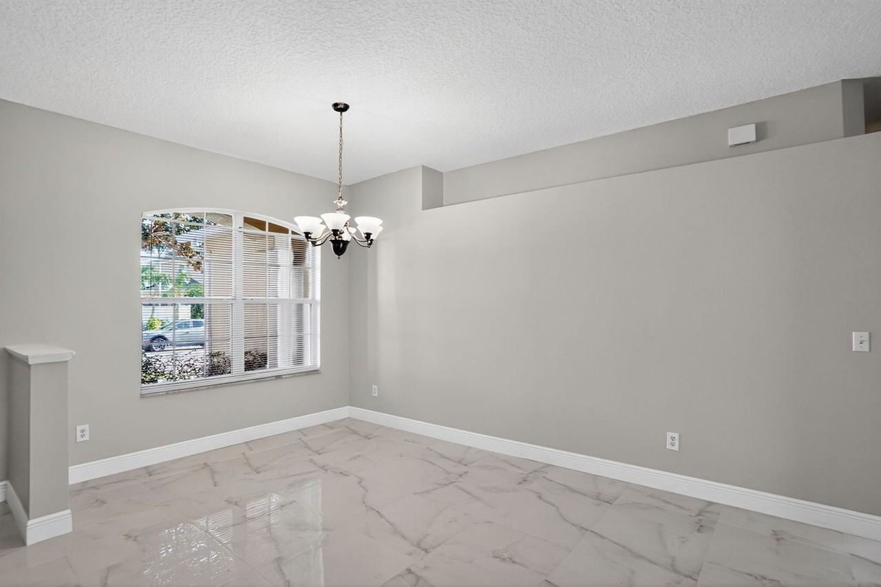 10181 Marsh Pine Circle - Photo 4 of 19