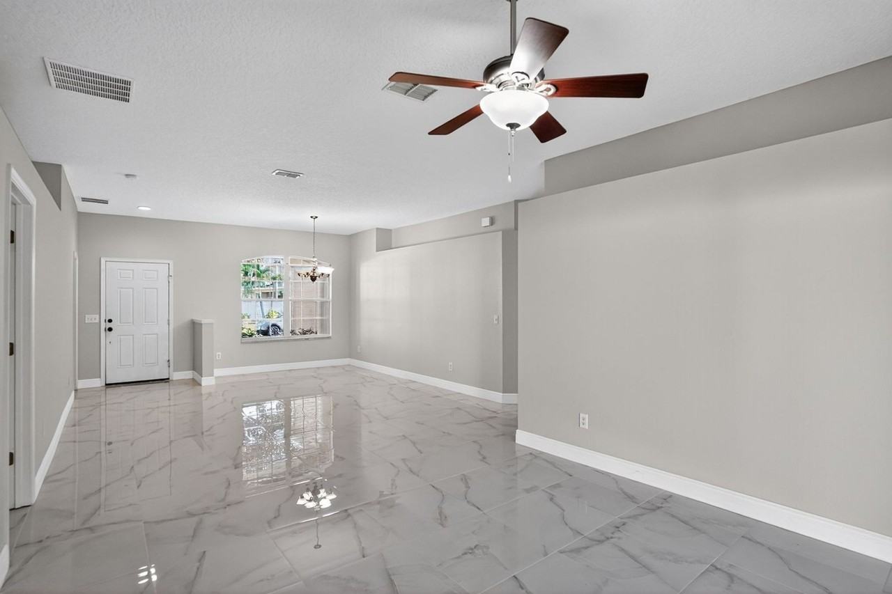 10181 Marsh Pine Circle - Photo 6 of 19