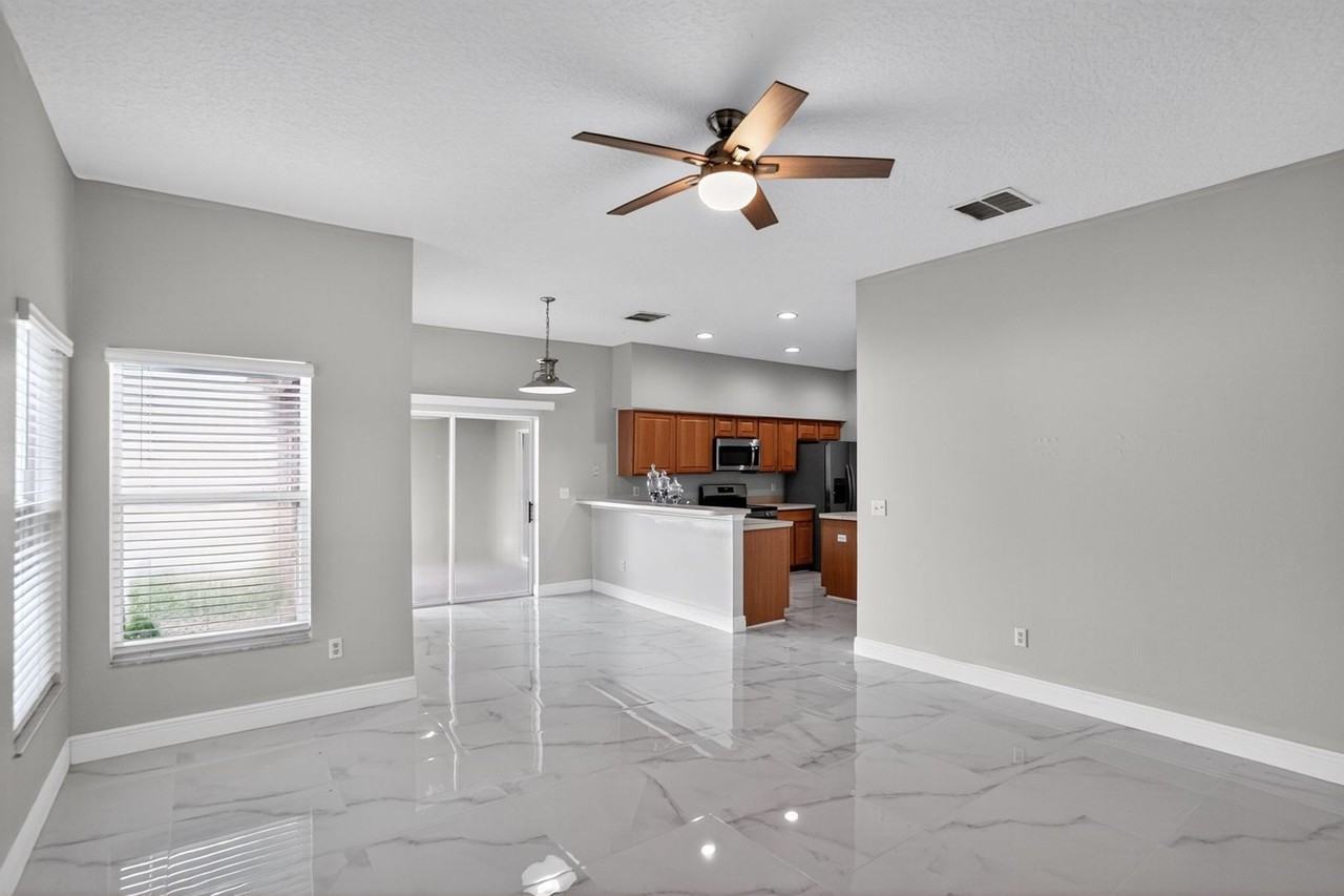 10181 Marsh Pine Cir - Photo 3 of 19