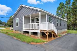 featured image of 2102 24th St Ne